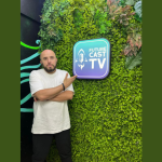 Na era da voz, a Future Cast TV revela como o áudio se tornou o novo protagonista da comunicação digital.