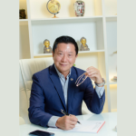 Milton Seigi Hayashi orienta sobre como personalizar o implante mamário para resultados naturais e proporcionais.