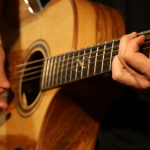 A popularidade do violão se explica pela versatilidade e conexão emocional, comenta Marcio Andre Savi.