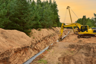 Projeto do oleoduto da Linha 5 em túnel sob o Lago Michigan avançou com apoio do governo Trump, destaca Paulo Roberto Gomes Fernandes ao analisar o efeito das decisões políticas no setor.