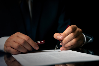 Segundo Kelsem Ricardo Rios Lima, o inventário extrajudicial no cartório é a forma mais rápida, simples e segura de resolver uma sucessão quando todos os herdeiros estão de acordo.