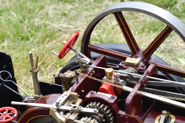 Felipe Schroeder dos Anjos explica neste artigo os diferentes tipos de tração dos carros e como cada sistema influencia o desempenho, a segurança e a aplicação dos veículos.