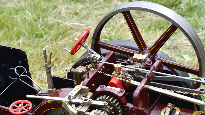 Felipe Schroeder dos Anjos explica neste artigo os diferentes tipos de tração dos carros e como cada sistema influencia o desempenho, a segurança e a aplicação dos veículos.